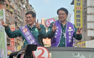 林右昌陪羅致政車隊掃街 推薦優質立委連任