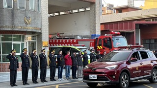 殉職游尚樺回家同袍列隊告別  警消初判疑煙蒂釀災