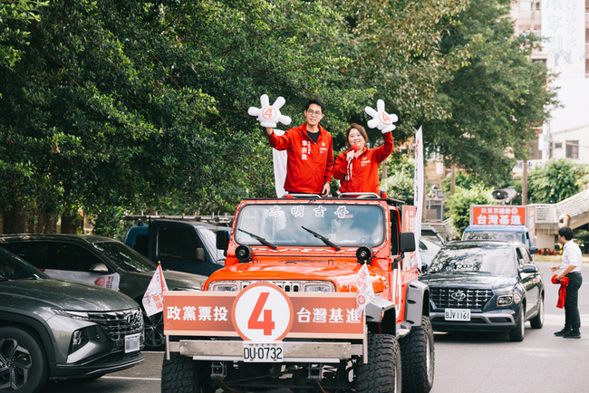 台灣基進台南車隊掃街  全力衝刺政黨票 | 華視新聞