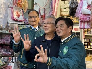 游錫堃陪吳琪銘市場拜票 馬英九偕林金結車隊掃街