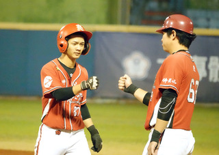 南華打線換血大一張士群有表現 大專聯賽拚進4強