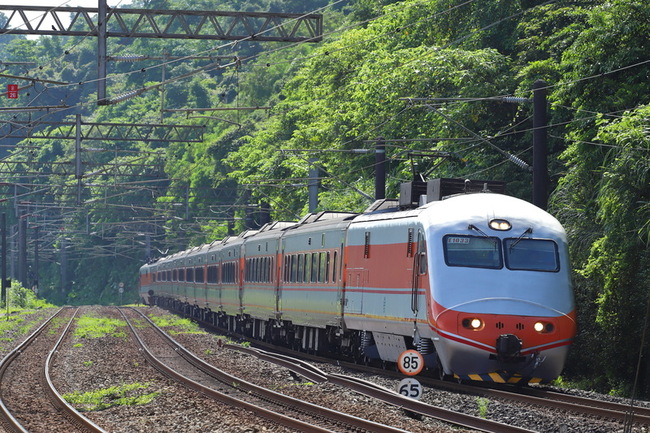 持TPASS搭台鐵日增7成 鐵路旅行觀光地圖免費送 | 華視新聞