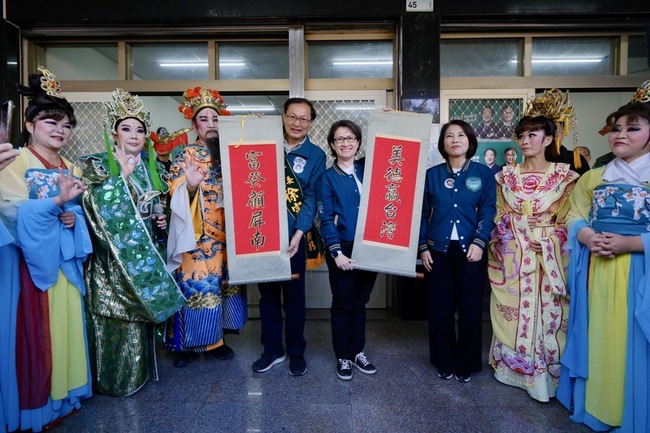 蕭美琴屏東車掃 為鍾佳濱、徐富癸催票 | 華視新聞