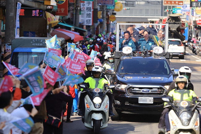 賴清德陪桃園市立委候選人車隊掃街  民眾力挺喊凍蒜 | 華視新聞