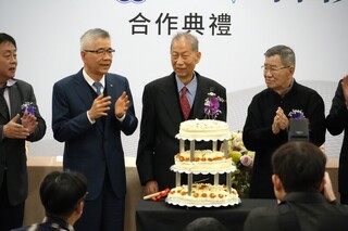 信義集團周俊吉牽線 政大法學院師資將到文大授課