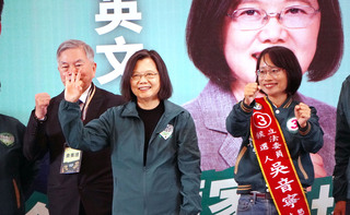 蔡總統：政府助中小企業轉型 選對的人繼續前行