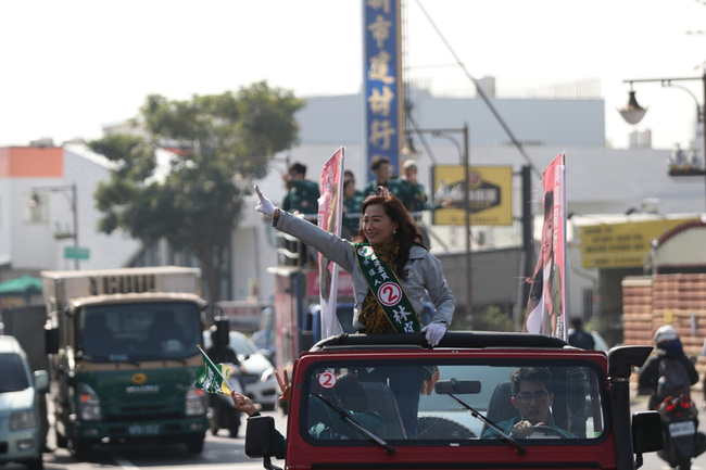 台南第4選區激戰  林宜瑾與李全教拜票衝刺 | 華視新聞