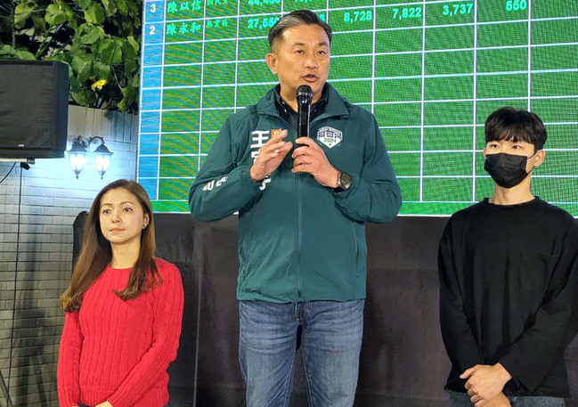 台南6選區王定宇宣布當選  續為地方爭取發展契機 | 華視新聞