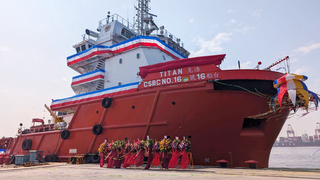 台船大型安錨船「浩克輪」現身 為風電海工添利器