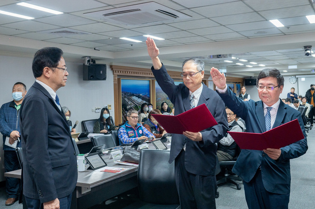 桃市府人事異動  秘書、政風2處長宣誓就職 | 華視新聞