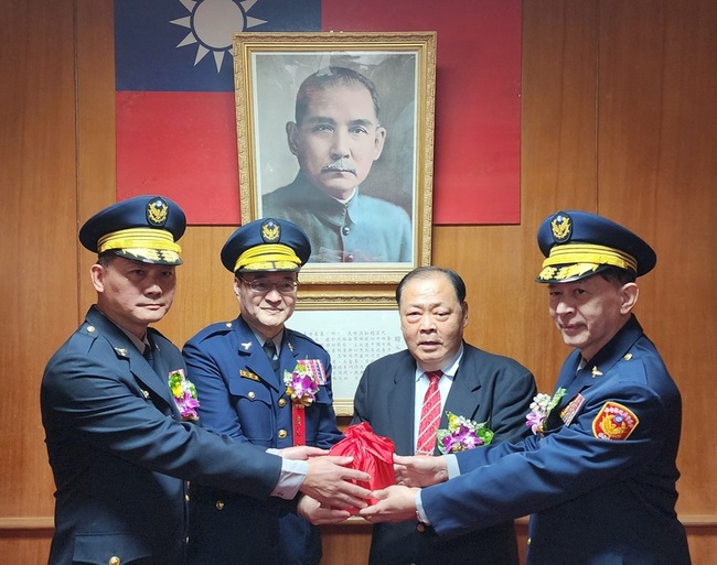 澎湖警局長到任 陳光復勉李名昌做好治安與交通 | 華視新聞