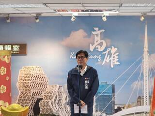 高雄喜迎台鋼雄鷹 陳其邁跳應援曲慢半拍吸睛