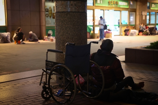 人生勝利組淪落街頭 「好手好腳不努力」刻板成見 | 華視新聞