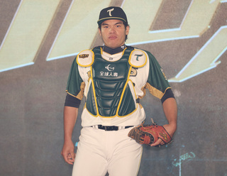 張肇元拚雄鷹主戰捕手 想像與林岱安台南同場蹲捕