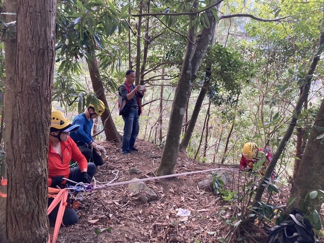 航特部士兵台中山區打獵墜谷 警消救援尋獲遺體 | 華視新聞