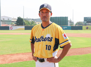 兄弟新任教頭平野惠一  盼用體育表達對台感謝