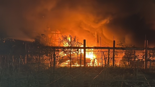苗栗市鐵皮屋火警無傷  飼養30隻雞全遭燒死 | 華視新聞