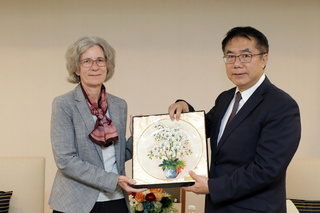 瑞士商務辦事處長拜會黃偉哲 盼加強台瑞文化交流