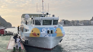 高雄電動渡輪雄棧1號啟航 穿上小鴨裝加入旗鼓航線