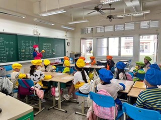 高市國小推多元英語營隊 學生烘焙出說英語樂趣