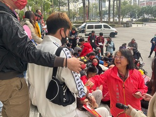 高雄市社會局帶監護孩子出遊  感受年節氣氛