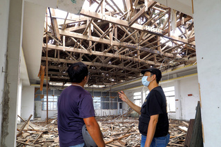 台南舊麻豆郵局拆除 木屋頂建材助多處老建築重生