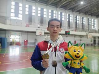 聽障羽球小將林佳勳摘金 回母校鼓勵學弟妹永不放棄