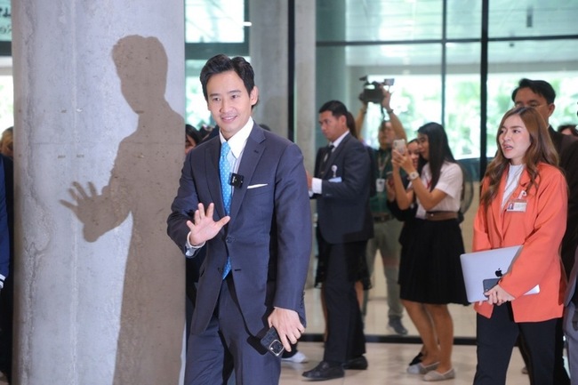 泰國憲法法庭判決隔天 前進黨皮塔立即返回國會 | 華視新聞
