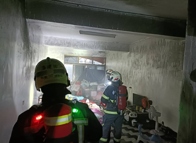 彰化線西民宅大火救出3人 男子臥床逃生不及喪命 | 華視新聞