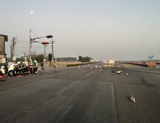 屏東汽車追撞小貨車 釀1死4傷意外