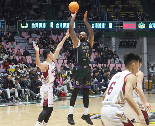 T1卡森斯轟30分率雲豹奪勝 威廉斯33籃板破紀錄