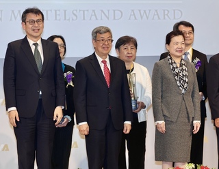 陳建仁：中堅企業為台灣隱形冠軍 政府續助國際攬才