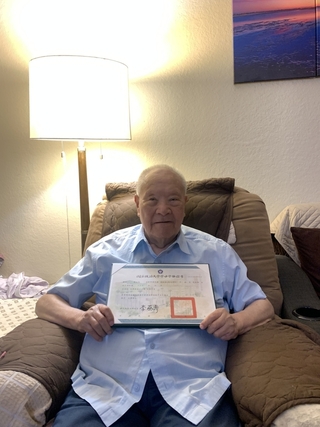 政大補發畢業證書 為百歲新聞系校友周汝為圓夢