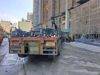 高雄工地13樓掉落鋼筋砸人  市府勒令停工