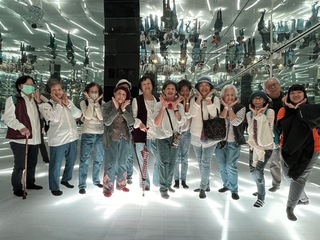 弘道基金會邀長輩遊樂園 95歲阿公當不老網帥