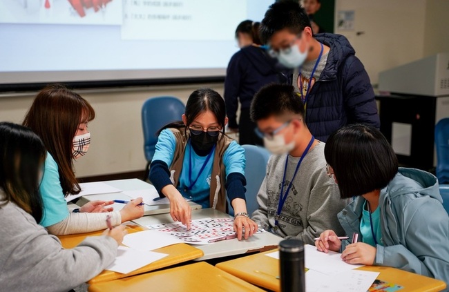 助青少年健康上網 亞洲大學辦無網路住宿營隊 | 華視新聞