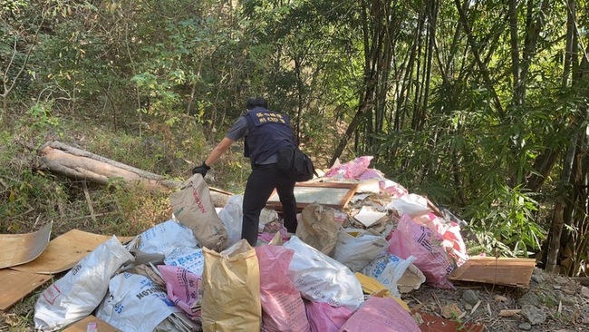 高雄六龜山林遭棄置廢棄物 最高可罰30萬元 | 華視新聞