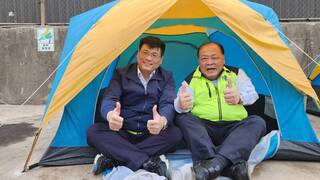 體驗澎湖垃圾異味  陳光復帳篷夜宿掩埋場