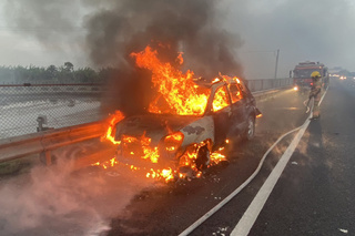 國1台南新營段火燒車 駕駛及時離開未受傷