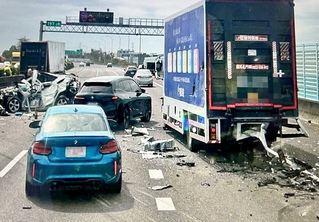 中山高南下彰化段6車追撞  1傷1命危送醫救治