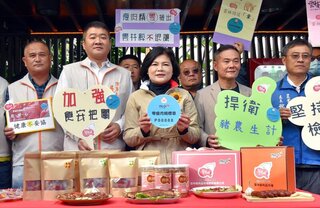 張麗善品嚐雲林豬肉 籲中央查明瘦肉精風波