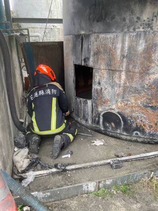 花蓮工人洗儲存槽突昏迷摔落 送醫搶救不治