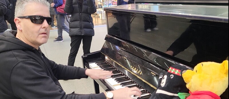 英鋼琴家卡瓦納為台灣自由而奏