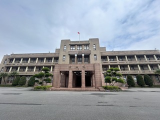 古蹟行政院採現代主義建築風格 外牆有國防色磚