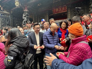韓國瑜江啟臣大年初一合體 參拜豐原慈濟宮