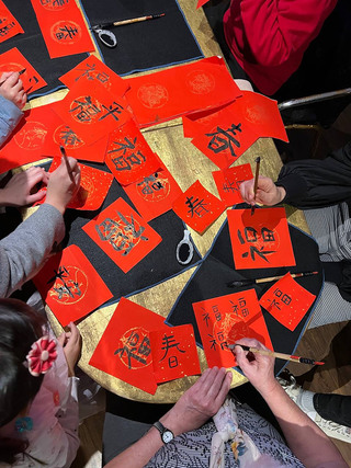 羅馬僑界迎龍年 春節餐會寫春聯說吉祥話