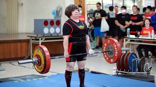 嘉大6旬講師李彩薇斜槓健力破紀錄  開啟意外人生