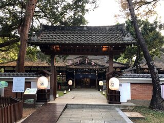 車頂上的玄天上帝嘉義取景  多地標入鏡