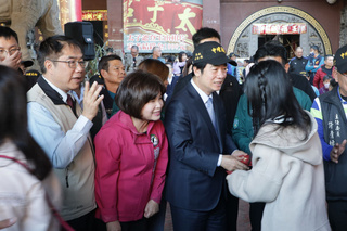 賴副總統新營發福袋 感謝台南市民疼愛