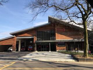 陽明山走春 別錯過消防救難紅色小木屋